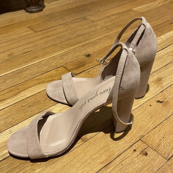 Tan heels - Picture 5 of 10